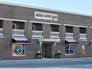 Arrow Hotel