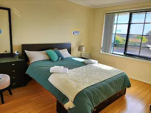 12 Mins to Mel Airport-Good Wood House