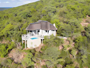 Clifftop Exclusive Safari Hideaway