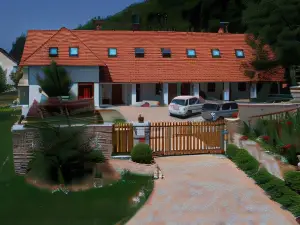 Bakonyi Apartmanhaz Epleny