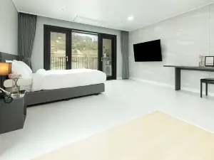 Miami Jeongseon Hotel