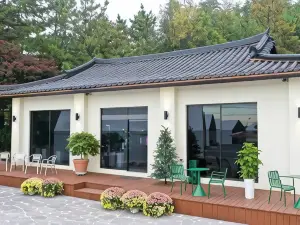 Yeongam Rock On Glamping and Caravan