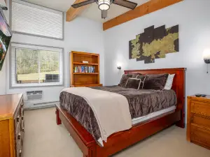Lavender Lodge 237) on Ski Slope | Triple-Decker Bunk Beds!