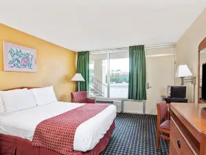 Days Inn by Wyndham Clarksville TN