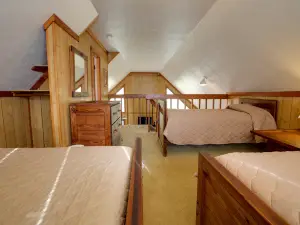 Mountainside Chalet 141A) - Close to Resort Lodge | Great View of Valley & Golf Course!
