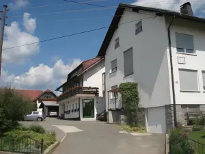 Pri štorklji