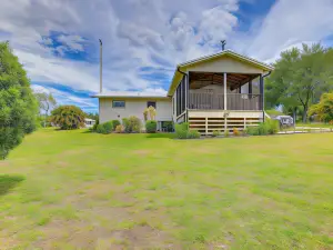Private and Picturesque Escape on Lake Henry!