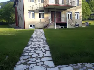 House at the Forest / სახლი ტყის პირას