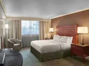 DoubleTree by Hilton Akron Fairlawn