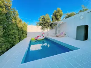 7 Class Pool Villa