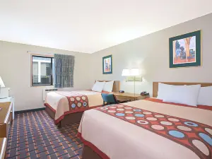 Super 8 by Wyndham Douglas