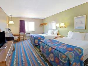 Super 8 by Wyndham Belen NM