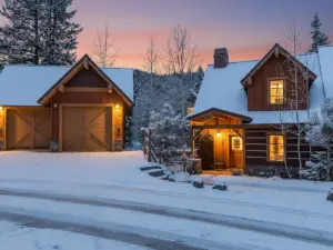 Ski in/Out Access and Hot Tub Oasis - Cozy Mountain Getaway