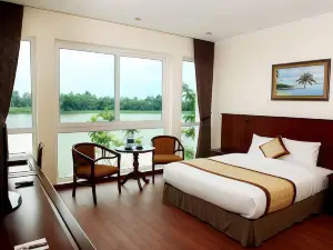 Sông Hồng Resort