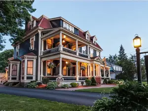 Carriage House Inn