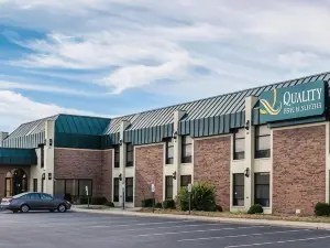 Quality Inn & Suites Shelbyville I-74