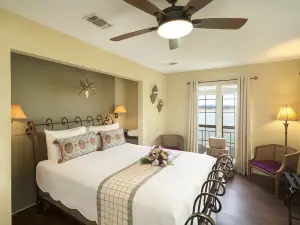 Lakehouse Bed and Breakfast