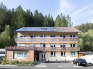 "Berliner Bär" by Ko-Living - Apartmenthaus