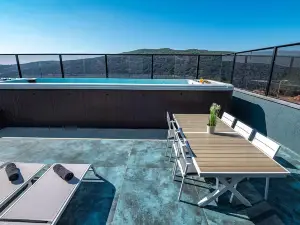 Naomi Boutique Suites
