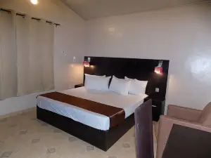Posh Apartments Business Hotel