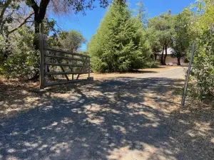 Lakeview 4 Acres-Zipline, Playfort near Waterfalls, Hiking, Fishing