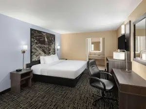 Super 8 by Wyndham Paducah I-24 Exit 4