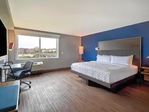 Tru by Hilton Manchester Downtown