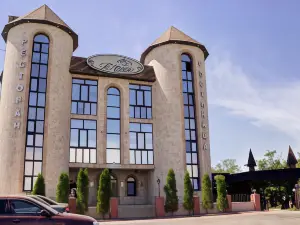 La Maison Hotel