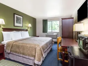 Super 8 by Wyndham Hampton