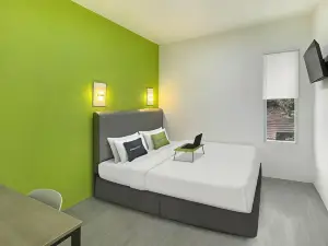 Urbanview Don Juan Pondok Gede by RedDoorz