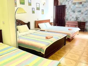 Huong Thao Hostel & Tours