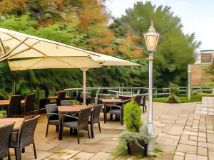 Inn on the Lake by Innkeeper's Collection