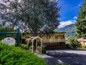 Warburton Lodge