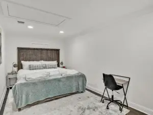Lakefront Fully Loaded Apartment