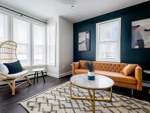 Providence Large, Spacious, Modern 4Br Apartment