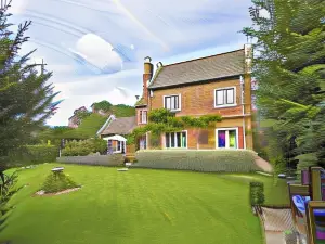 Manor Court