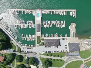 ลาโก โดราโต มารีนา ลอดจ์