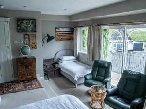 Cairn Bay Lodge