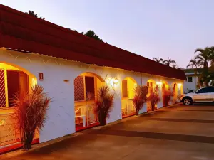 Paradise Court Holiday Units