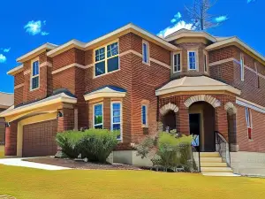 Furnished, Modern & Spacious Home - AFB Guests Special - Media Room, Self Checkin, Garage