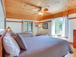 Dreamy Indiana Cabin Rental w/ Shared Amenities!