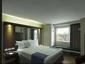 Microtel by Wyndham Acropolis