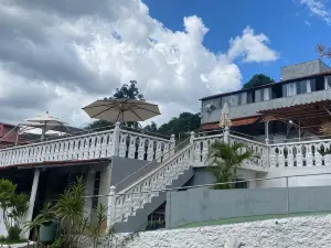 Pousada Encantos da Serra Macacos