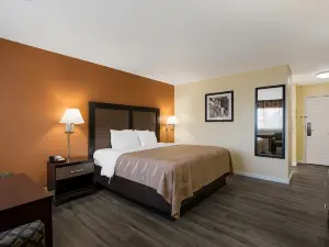 Quality Inn & Suites Medford Airport