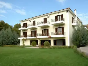 Aroanios Hotel