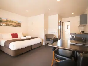 Parklands Motorlodge & Holiday Park