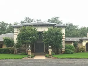 Live Oaks Bed and Breakfast