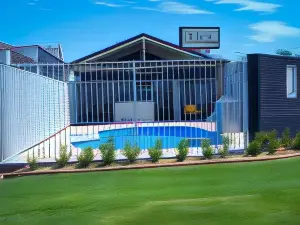 Oasis Motel