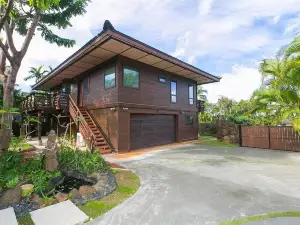 North Shore Oasis, Hot Tub, across street from beach. Inquire for dates/prices.