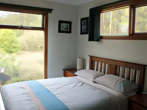 Eagle's Roost Farmstay B&B